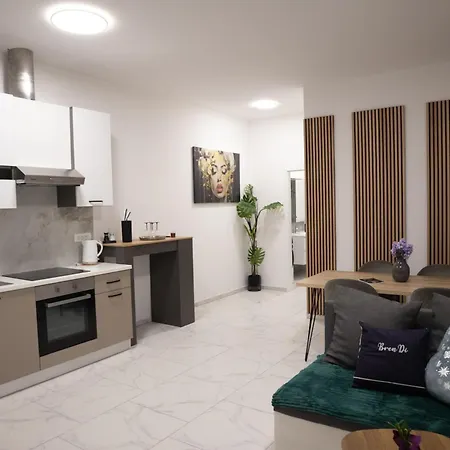 Luxury Brendi * Log pri Brezovici